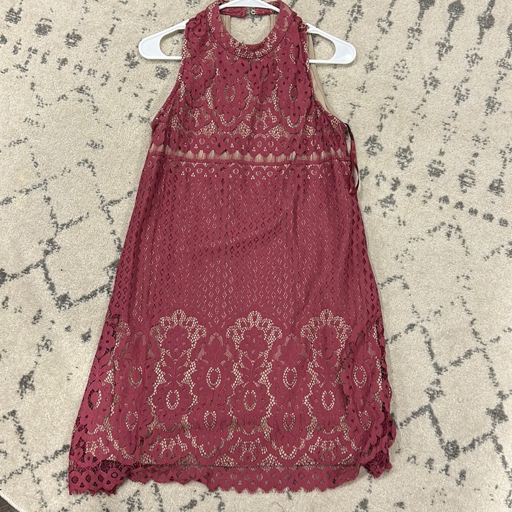 Gorgeous high neckline, lace dress